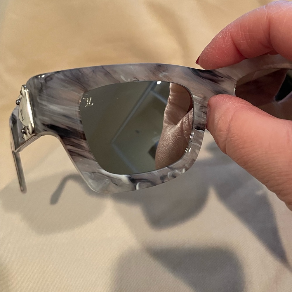 Luis Vuitton “Charleston” Mens Mirrored Sunglasses - Picture 4 of 14